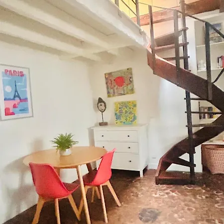 Rue Mouffetard Apartment Paris