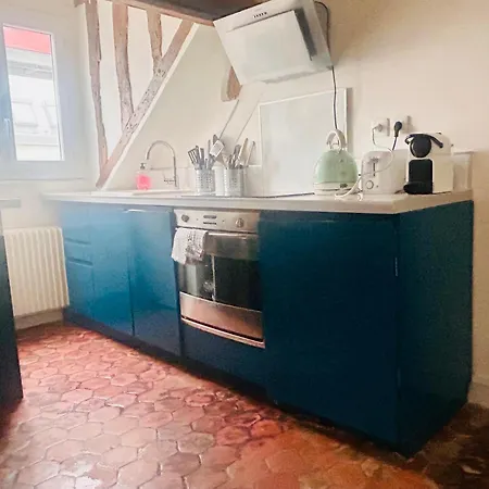 Rue Mouffetard Apartment